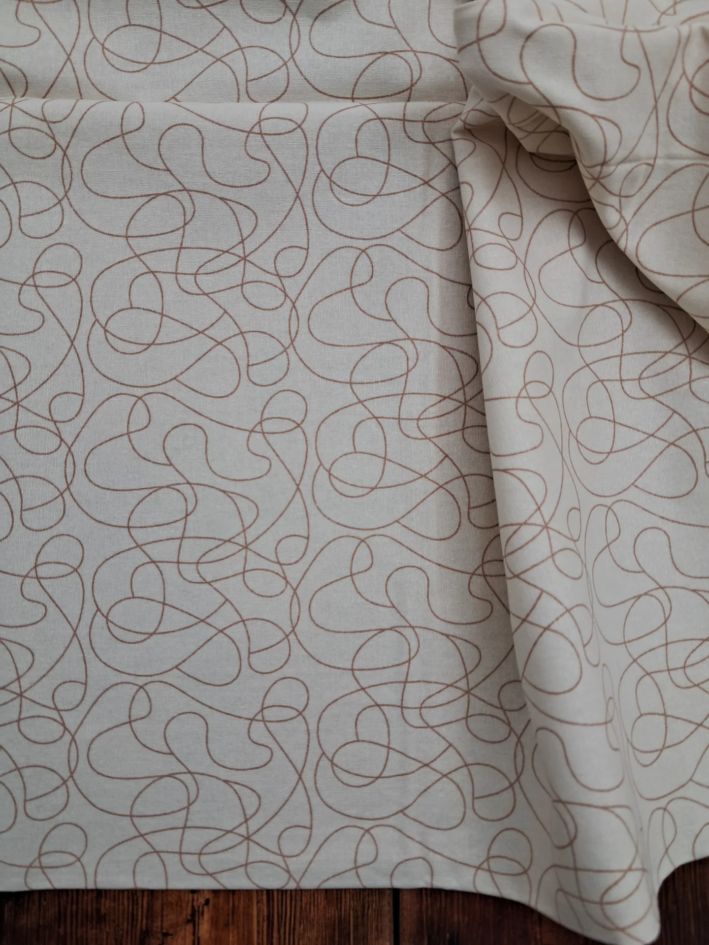 Blender Tan Squiggles On Beige