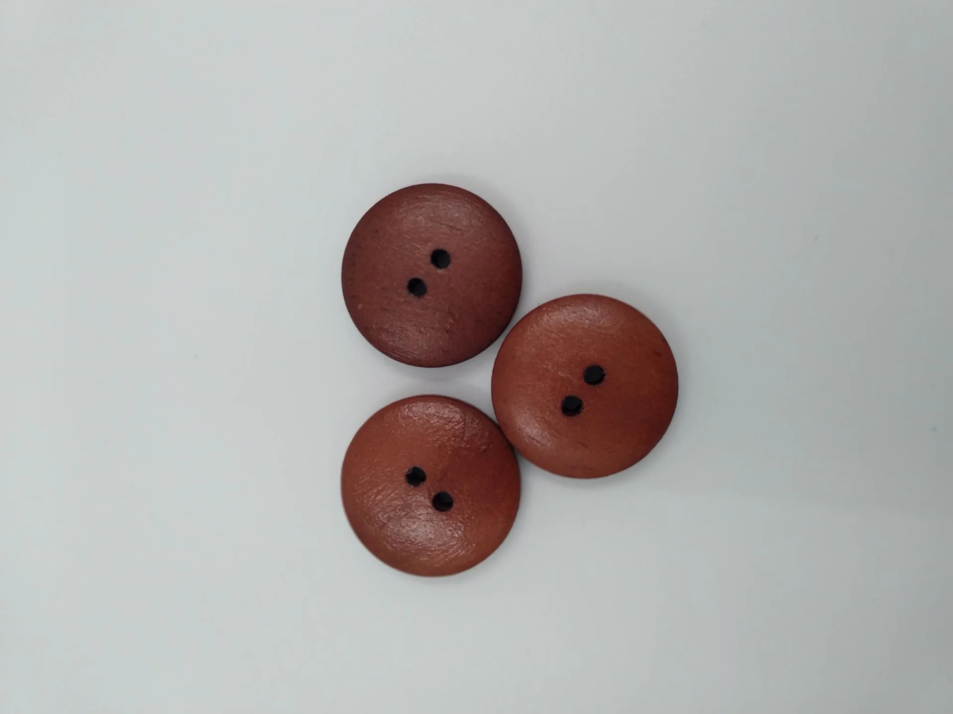 Button 2115 2 Hole Mid Brown Wood Look