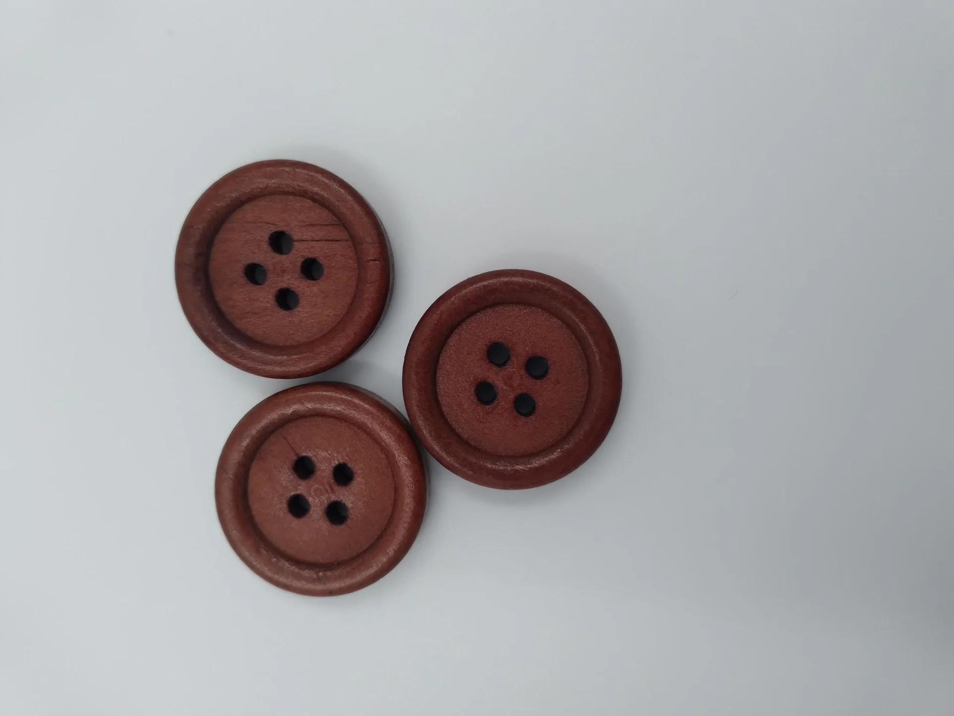 Button 2122 Lge 4 Hole Wood Med