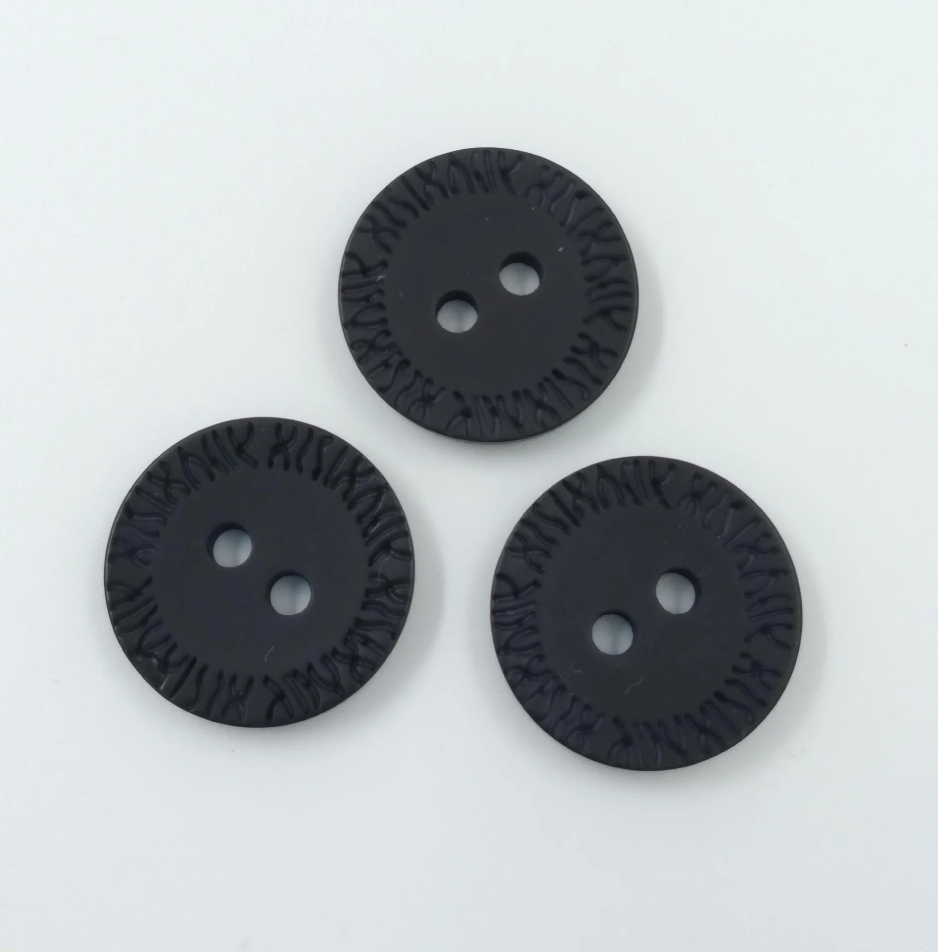 Button 6936 Black 2hole