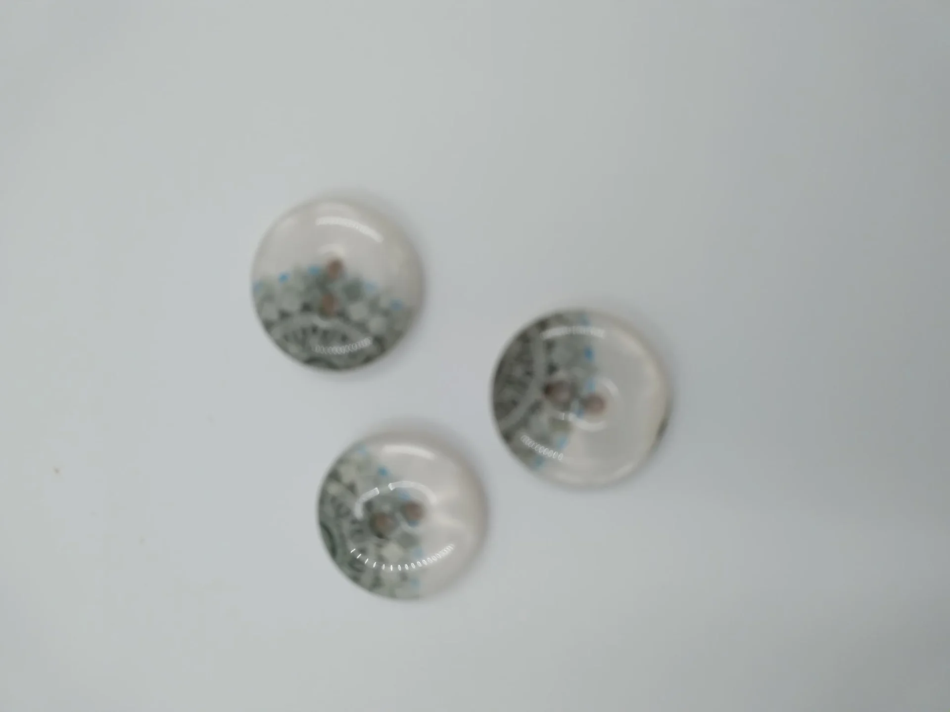 Button A 470257 28 1 Green Cream