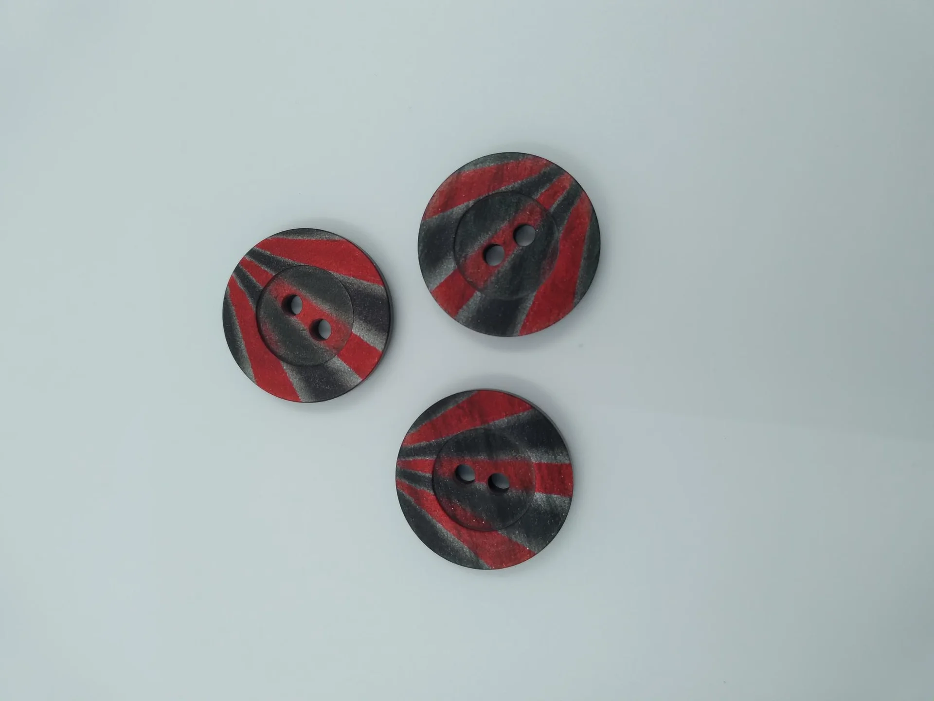 Button IA 40624 36 Grey Red Patterned
