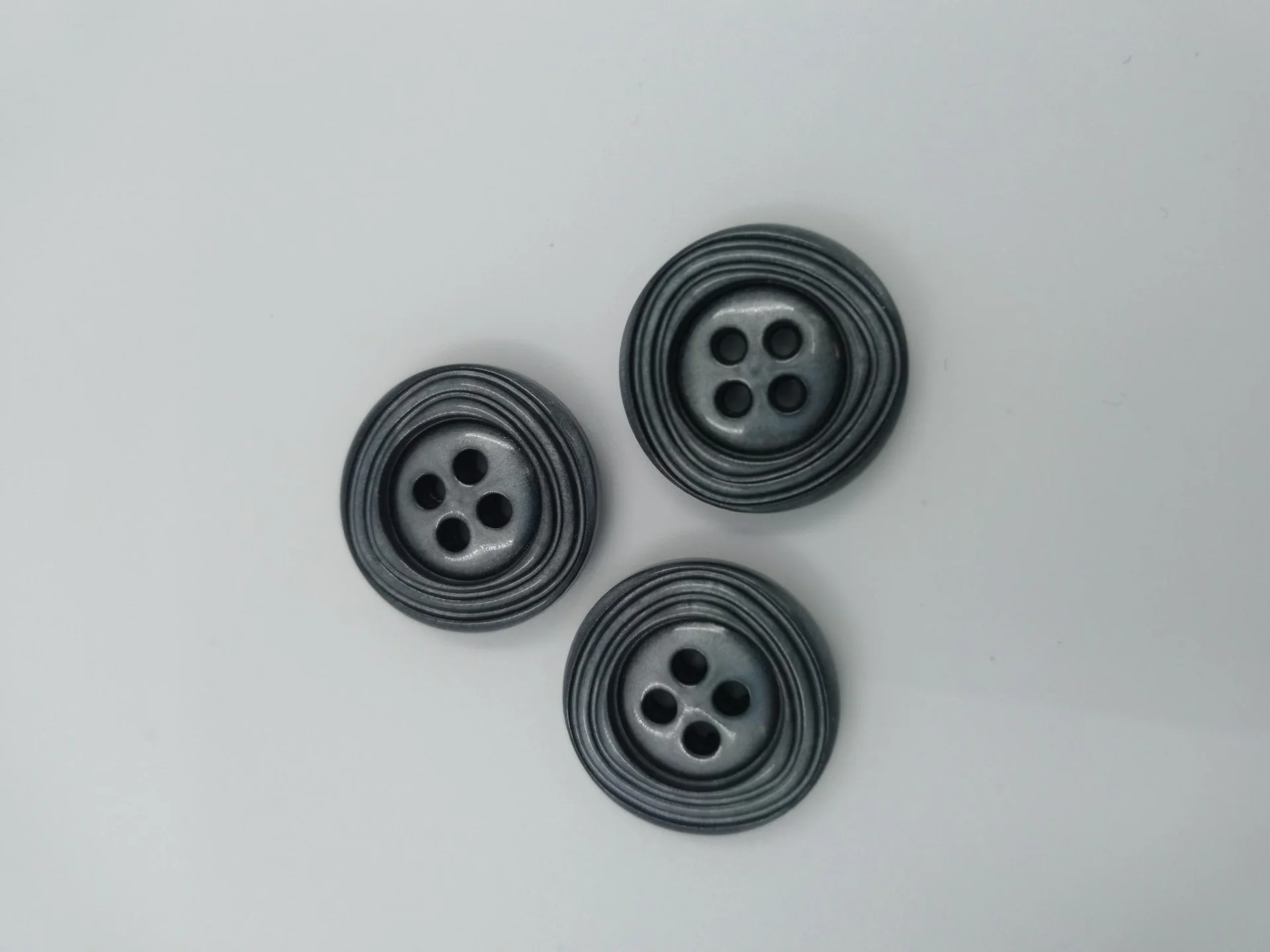 Button SA 29815 32 2 Dk Grey 4H