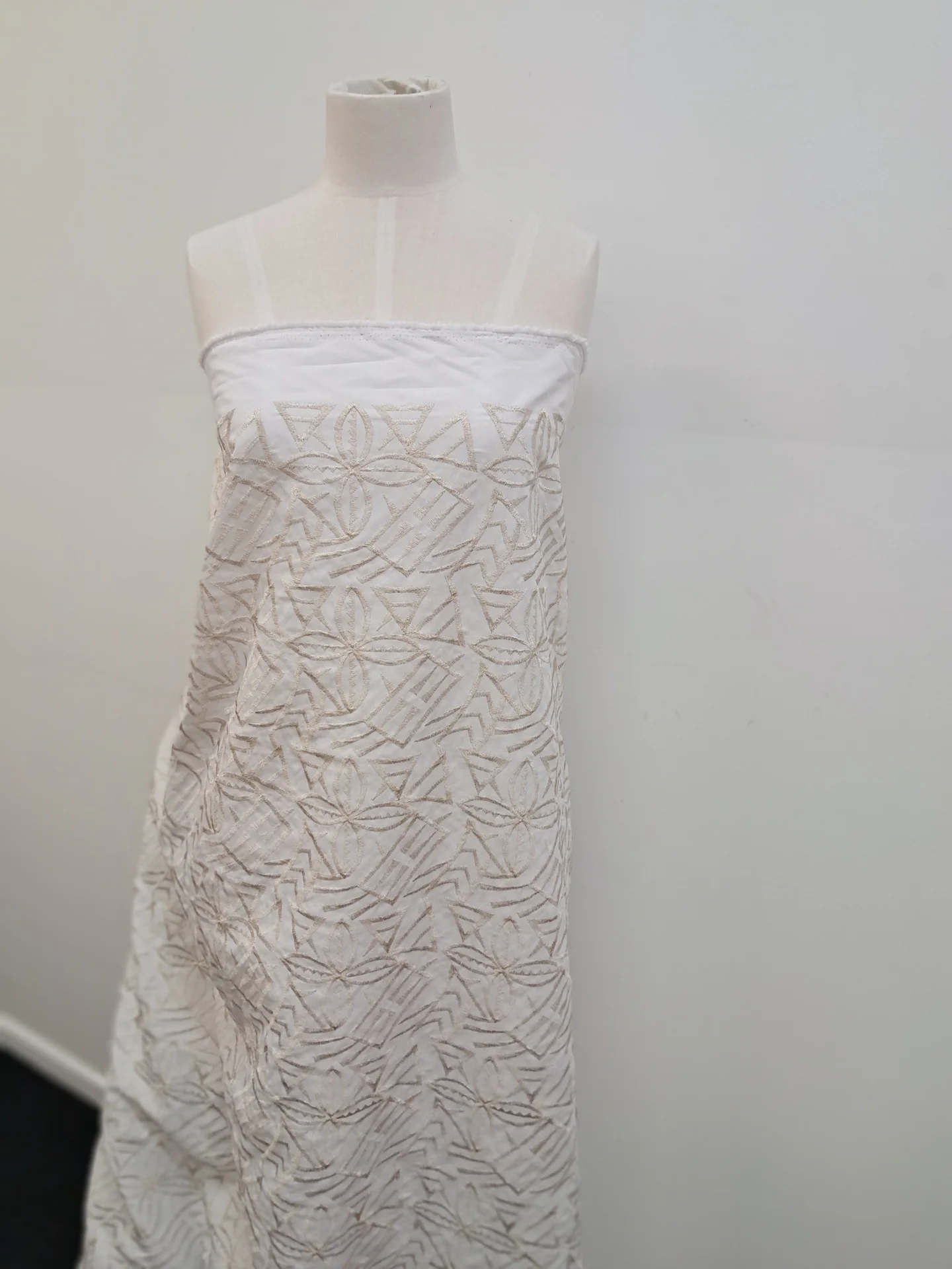 Fabric Embroidery Mini Matt White Gold