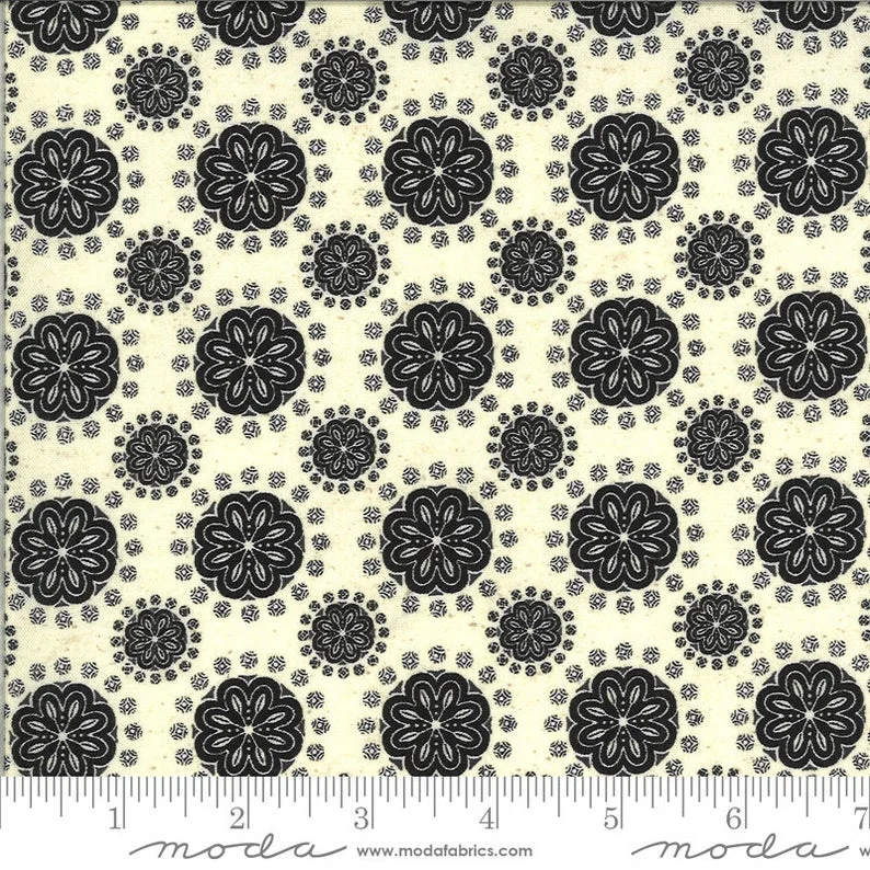 Flowers Maryland Cream Black Circles
