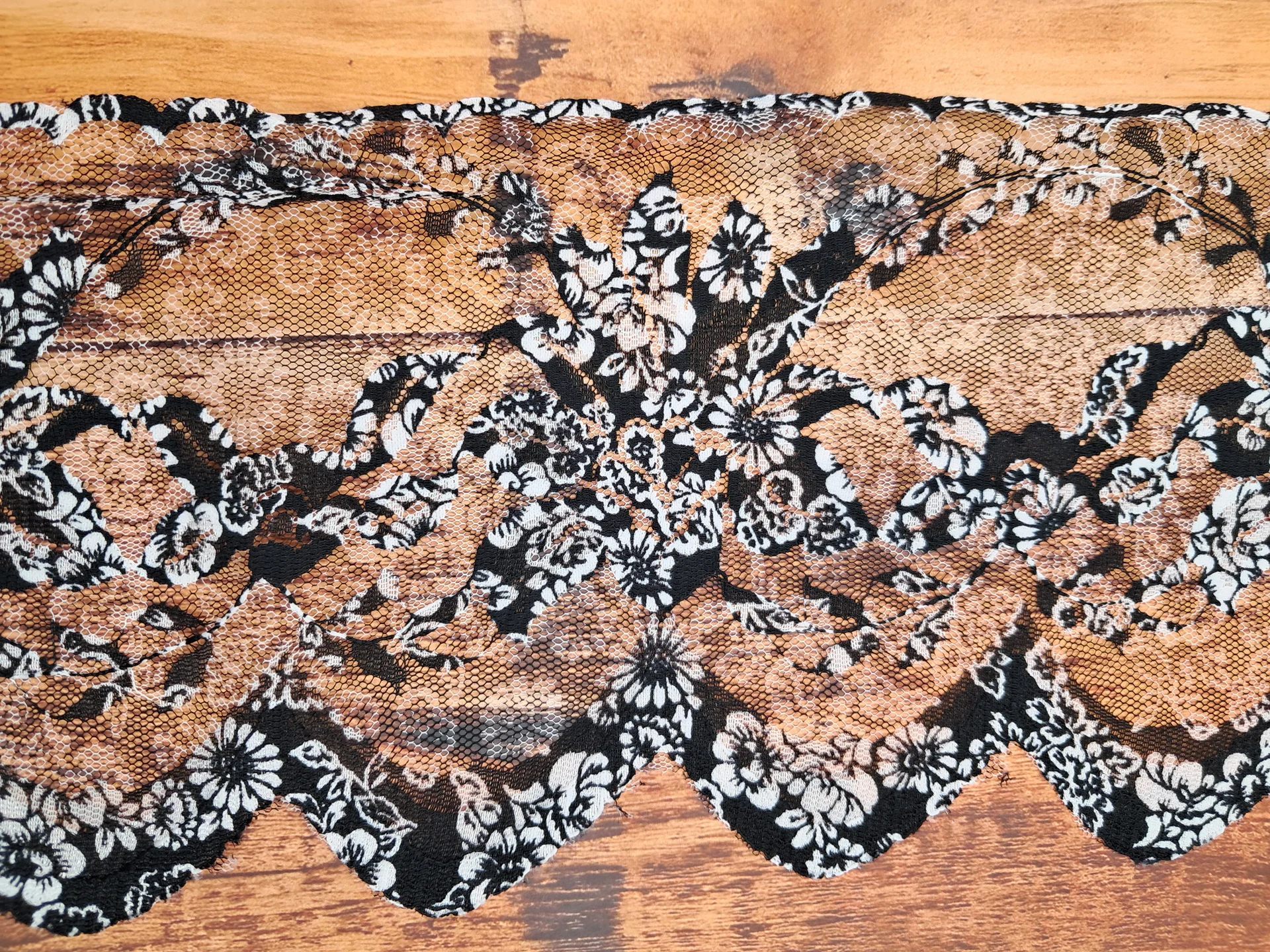 Lace Black and White Floral L0282