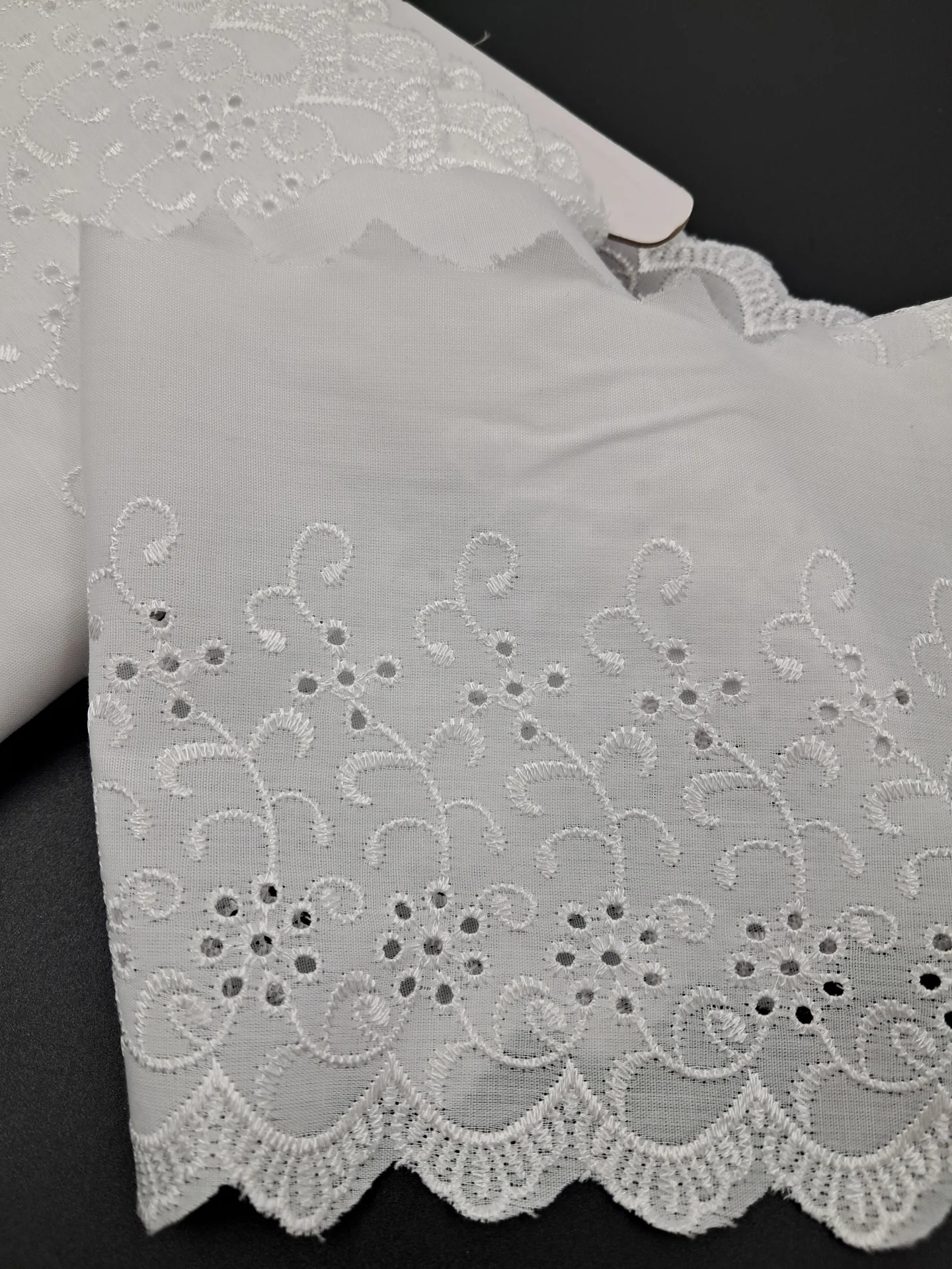 Lace Cambric 0011 132mm White