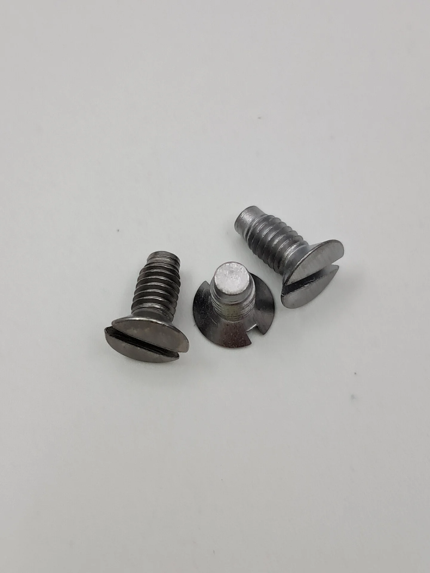 Needle Plate Screw Mylock 3500