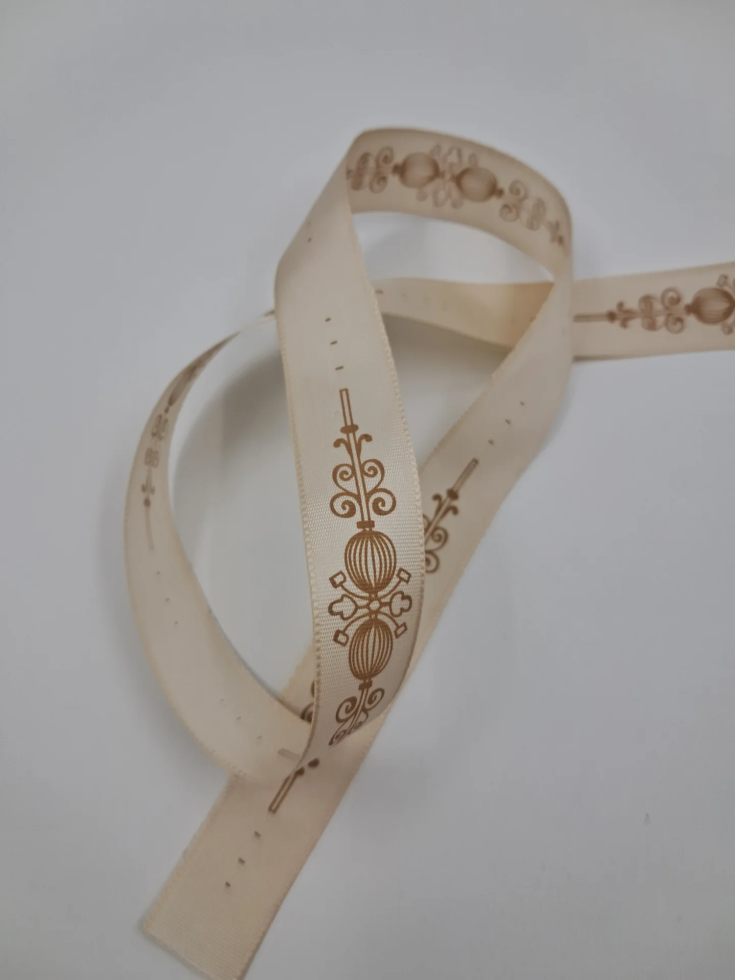 Ribbon 28994 Natural Beige Scroll 15mm