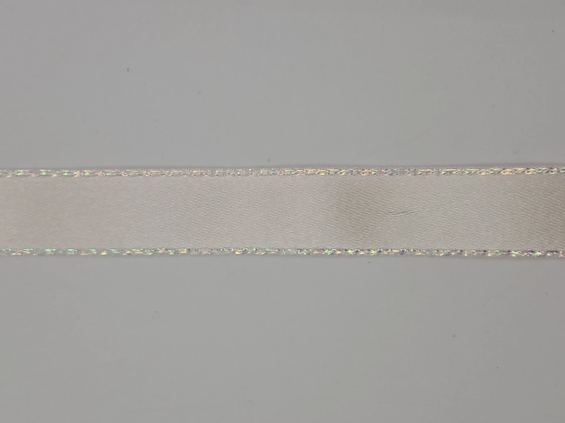 Ribbon Iridesecent Edge Ivory