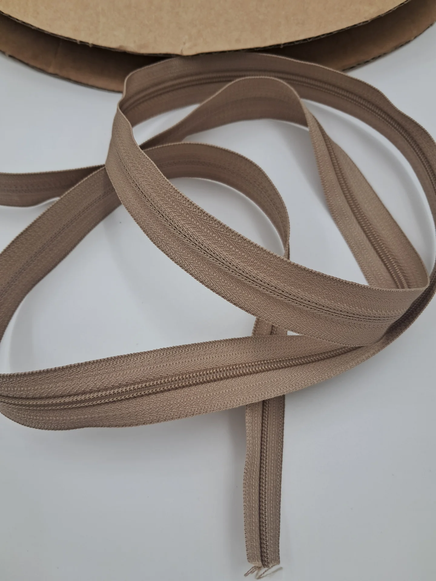 YKK Continuous Zipping 3 Coil Beige